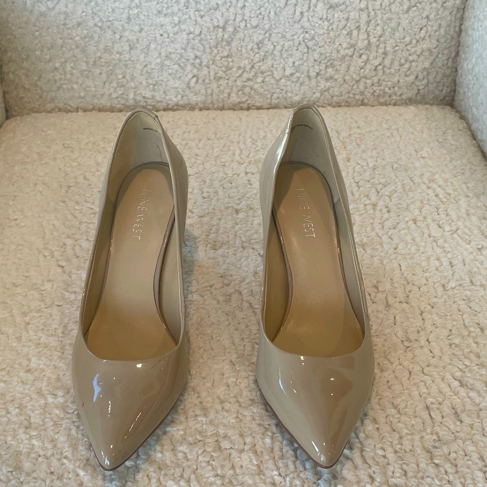 Nine West tan patent leather 2 inch pump